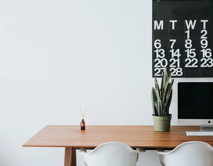 10 Ide Meja Minimalis Modern: Tampilan Stylish untuk Ruang Anda (Ilustrasi)
