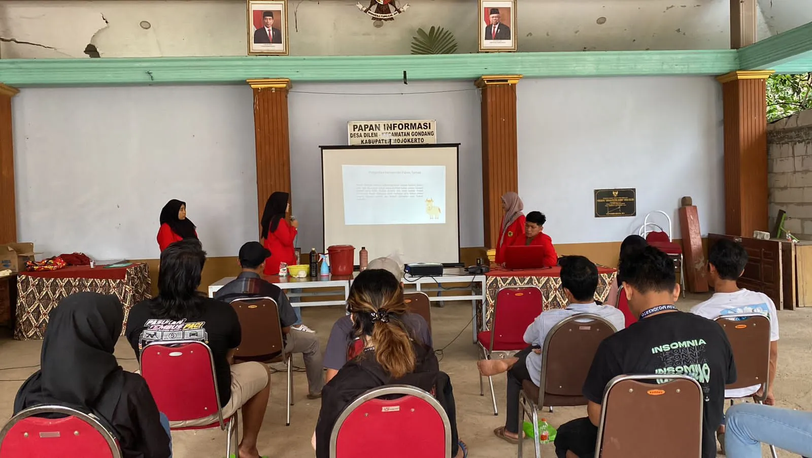 Mahasiswa KKN Reguler 4 UNTAG Melakukan Inovasi Pakan Ternak Ramah Lingkungan (Ilustrasi)