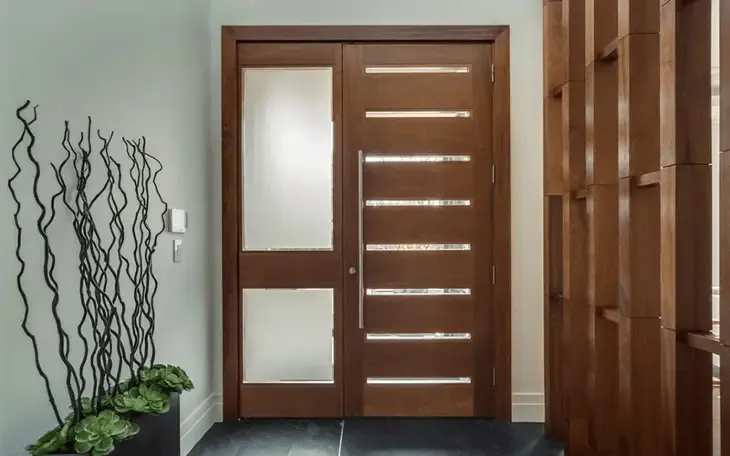 Pintu Kayu dengan Kaca Frosted: Tren Terbaru untuk Rumah Minimalis di 2024 (Ilustrasi)