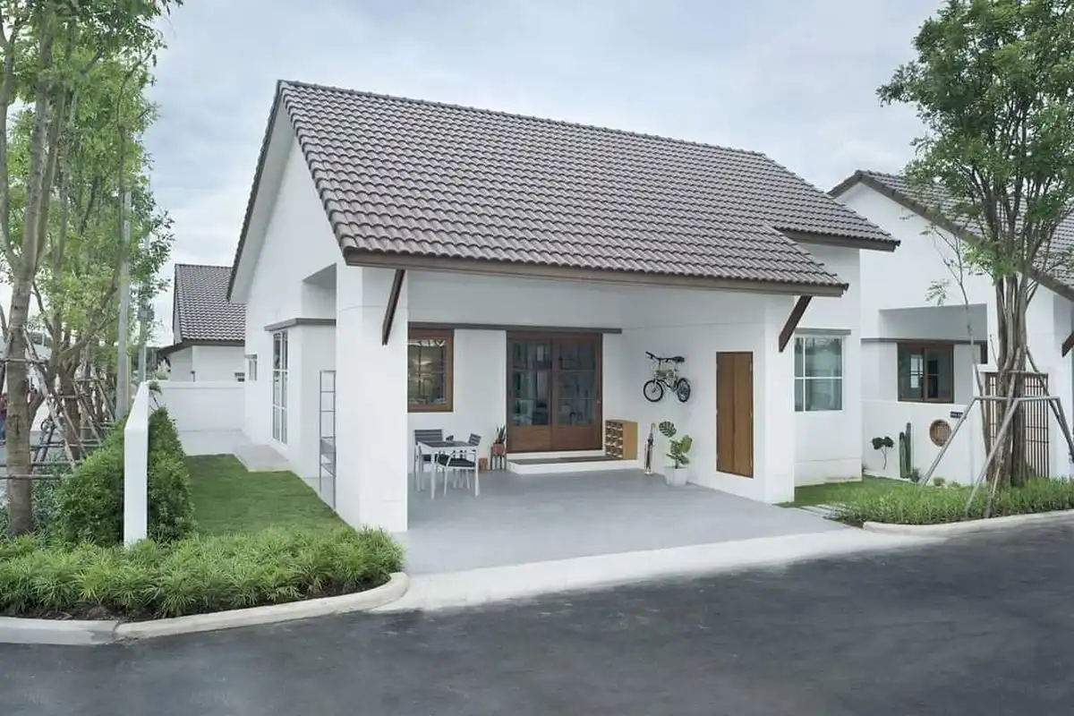 Desain Halaman Rumah yang Cocok untuk Cuaca Indonesia: Pilihan Keramik & Dekorasi Anti Ruwet (Ilustrasi)